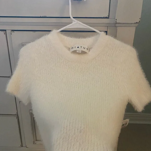 Hiatus Cozy Short-Sleeve White Fuzzy Sweater - Picture 3 of 3